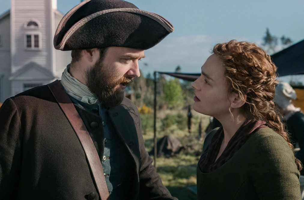 Richard Rankin as Roger MacKenzie and Sophie Skelton as Brianna MacKenzie