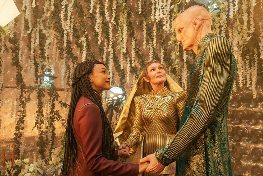 Sonequa Martin Green as Burnham, Tara Rosling as President T'Rina and Doug Jones as Saru in Star Trek: Discovery  series finale