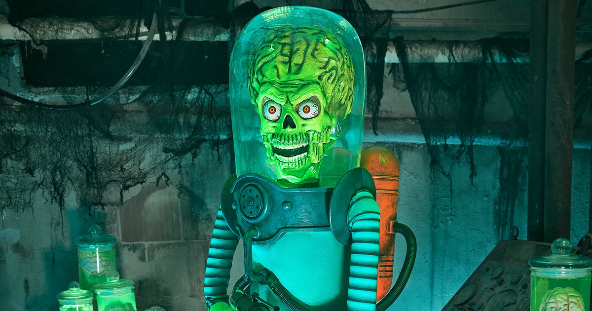 Spirit Halloween Jumps Into ‘Mars Attacks’ Animatronics With HUGE Alien